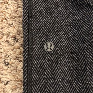 TWO Lululemon LEGGINGS herringbone and black sz 4